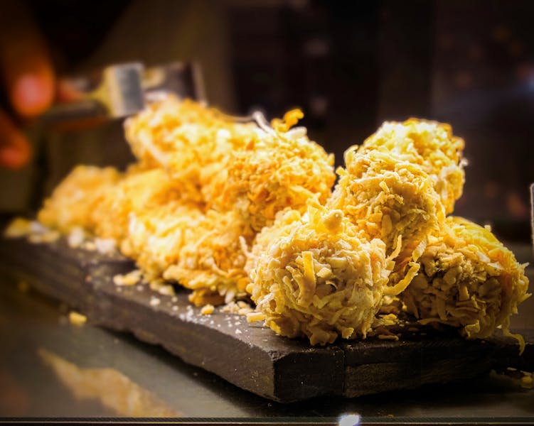 Arancini frittierte Reisbällchen mit Käsefüllung